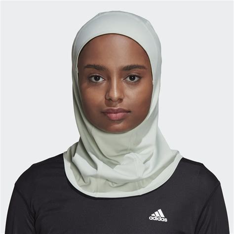 sport hijab.